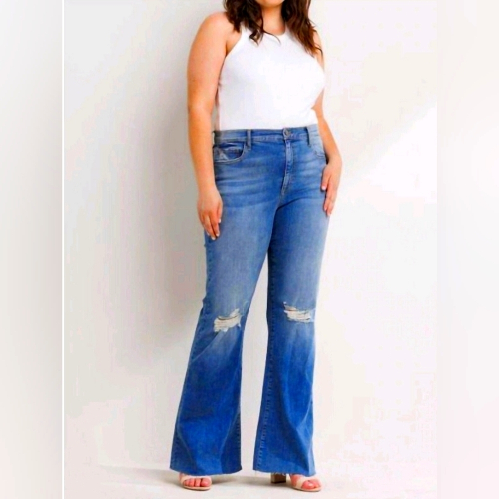 Sneak Peek Women's High Rise Flare Jean with Hem Distressing- Size 27- NWOT💙 - Picture 2 of 4
